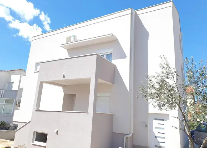 - 2 Bedroom With Sea View 扎达尔