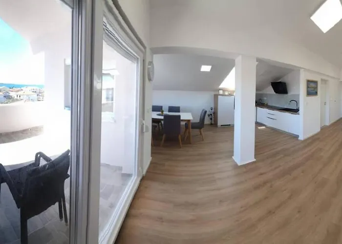 - 2 Bedroom With Sea View 公寓