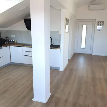 - 2 Bedroom With Sea View * 자다르