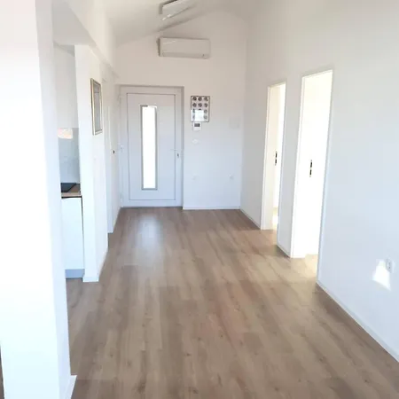 아파트 - 2 Bedroom With Sea View 자다르