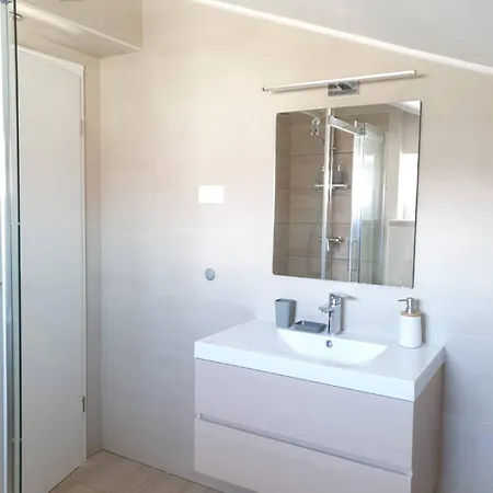 Apartamento - 2 Bedroom With Sea View Zadar