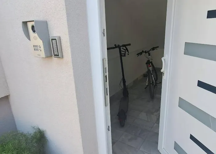 - 2 Bedroom With Sea View * ザダル